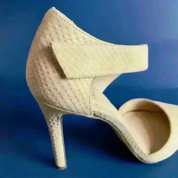 Vince Camuto Carlotte Pointed Toe Leather D'Orsay Pump High Heel Beige Cream  7M - Picture 8 of 17